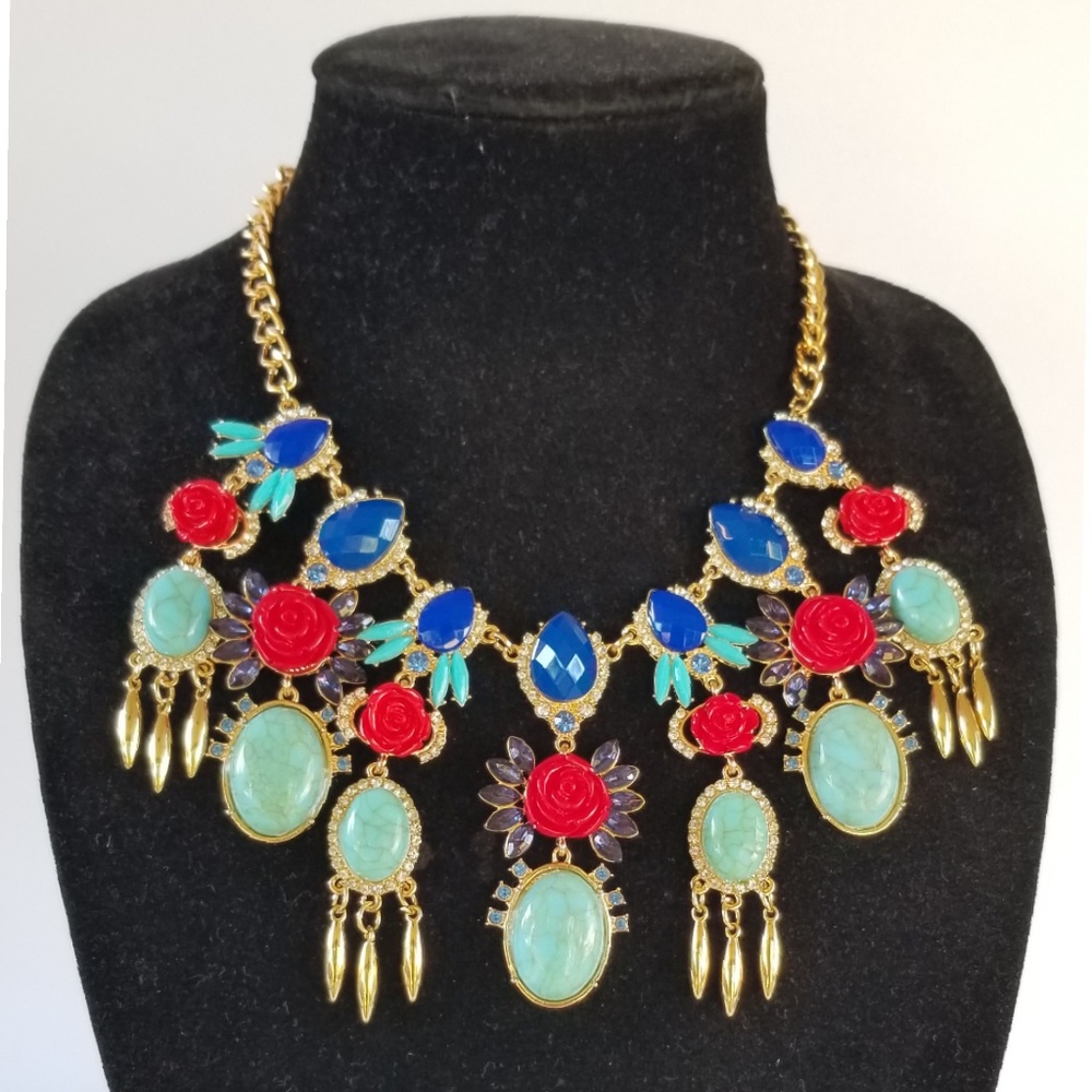 NWOT Roses Necklace - Picture 2 of 5